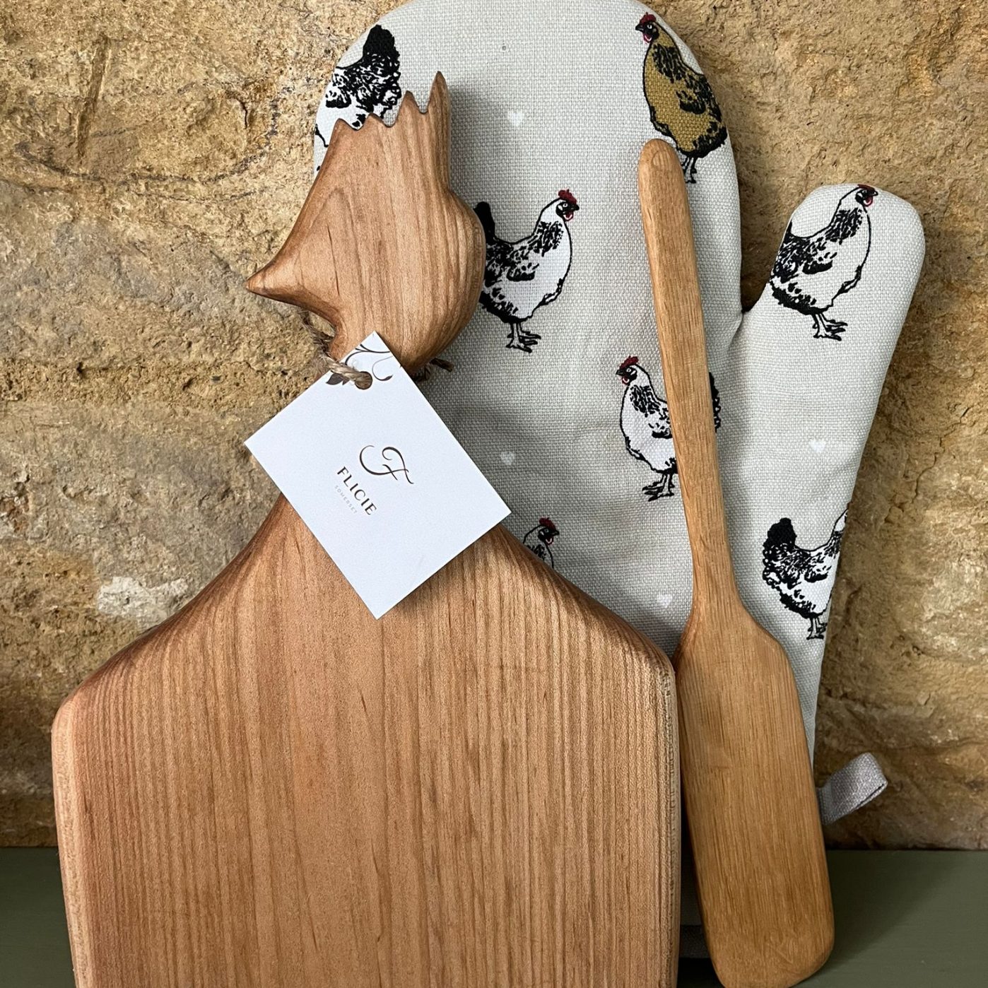 Wooden Cheese Board, Spatula & Oven Glove Bundle,
